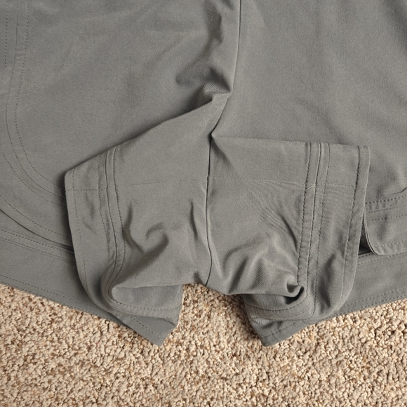 Women's Athleta ascender short | Gray |  Sz: 10 - Picture 4 of 9